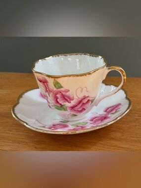 Vtg Salisbury England “Sweet Pea” Flowers Hand Painted Tea Cup & Saucer Set